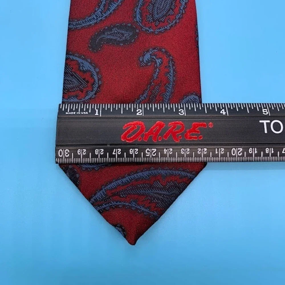Oscar De La Renta Red/Blue Paisley Men's‎ Classic Neck Tie Castner Knott